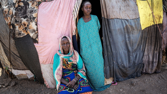 （图说：古玛托（右）和妈妈。图/Al Jazeera）